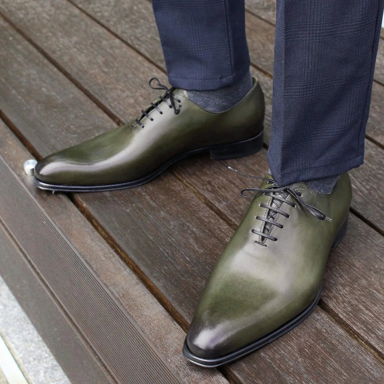 Menβs olive green wholecut Oxford shoes crafted from premium leather β Lexa collection