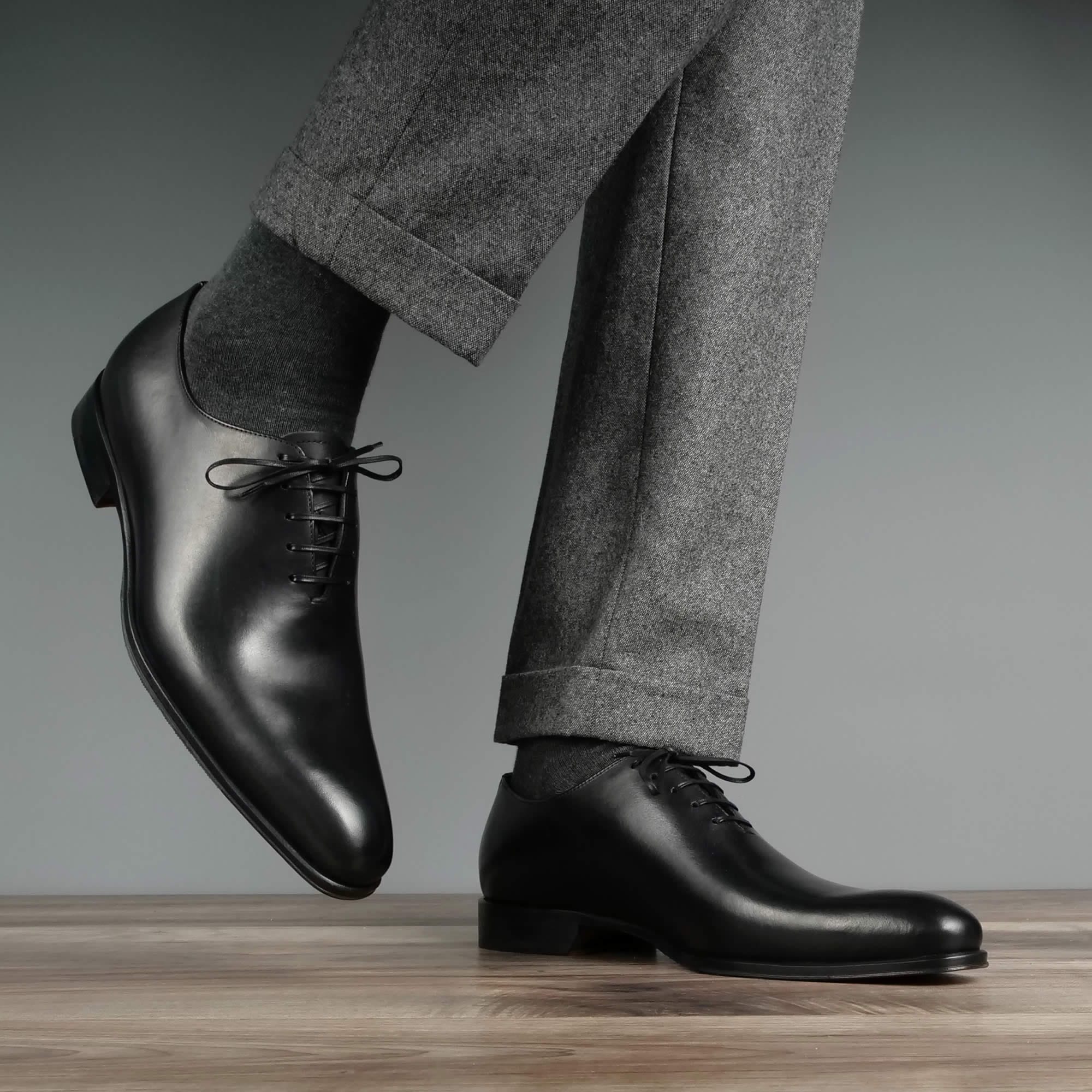 Luxury Menβs Wholecut Dress Shoes