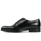 Menβs black wholecut Oxford shoes showing clean stitching and smooth leather finish