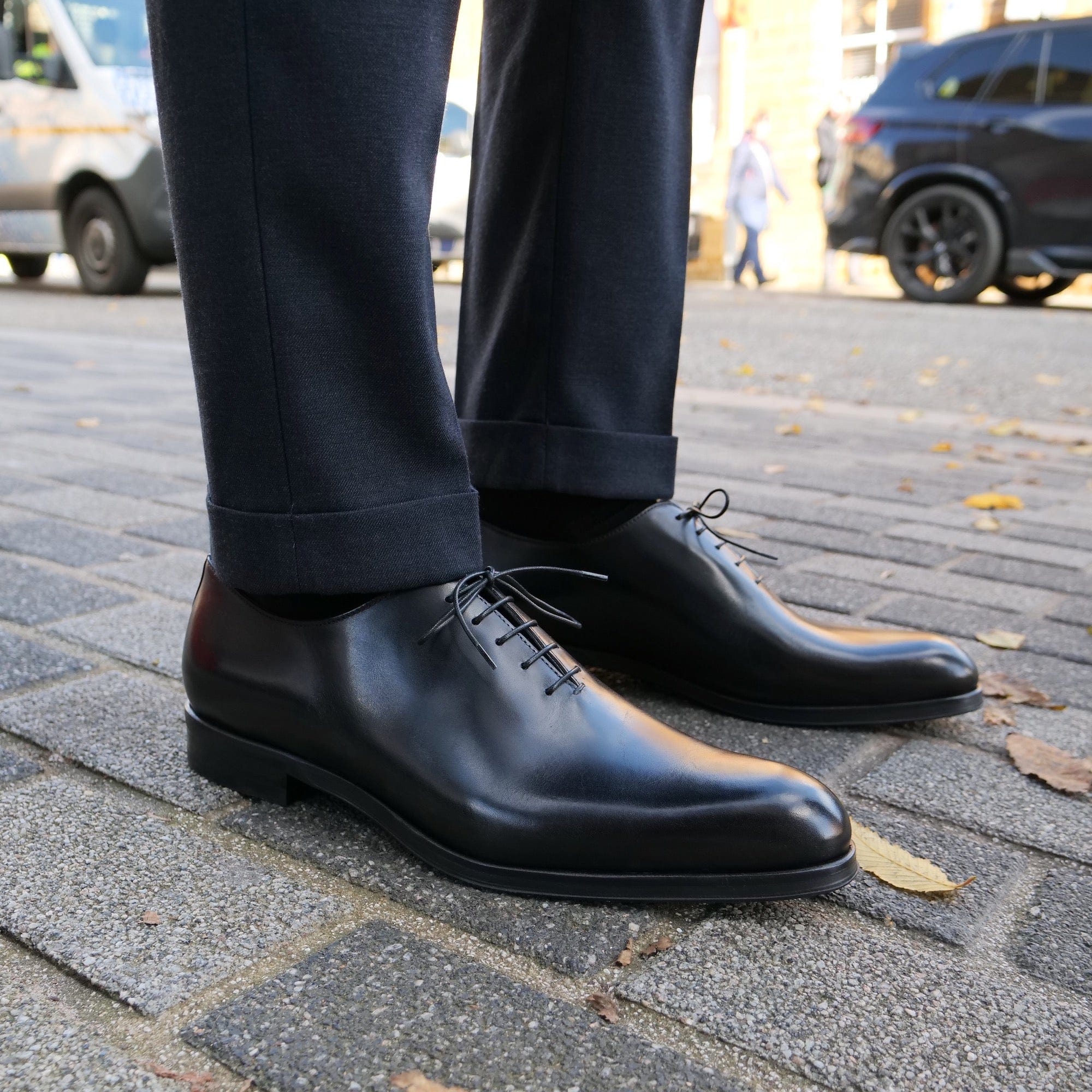 Side profile of black wholecut Oxford shoes for men with refined silhouette