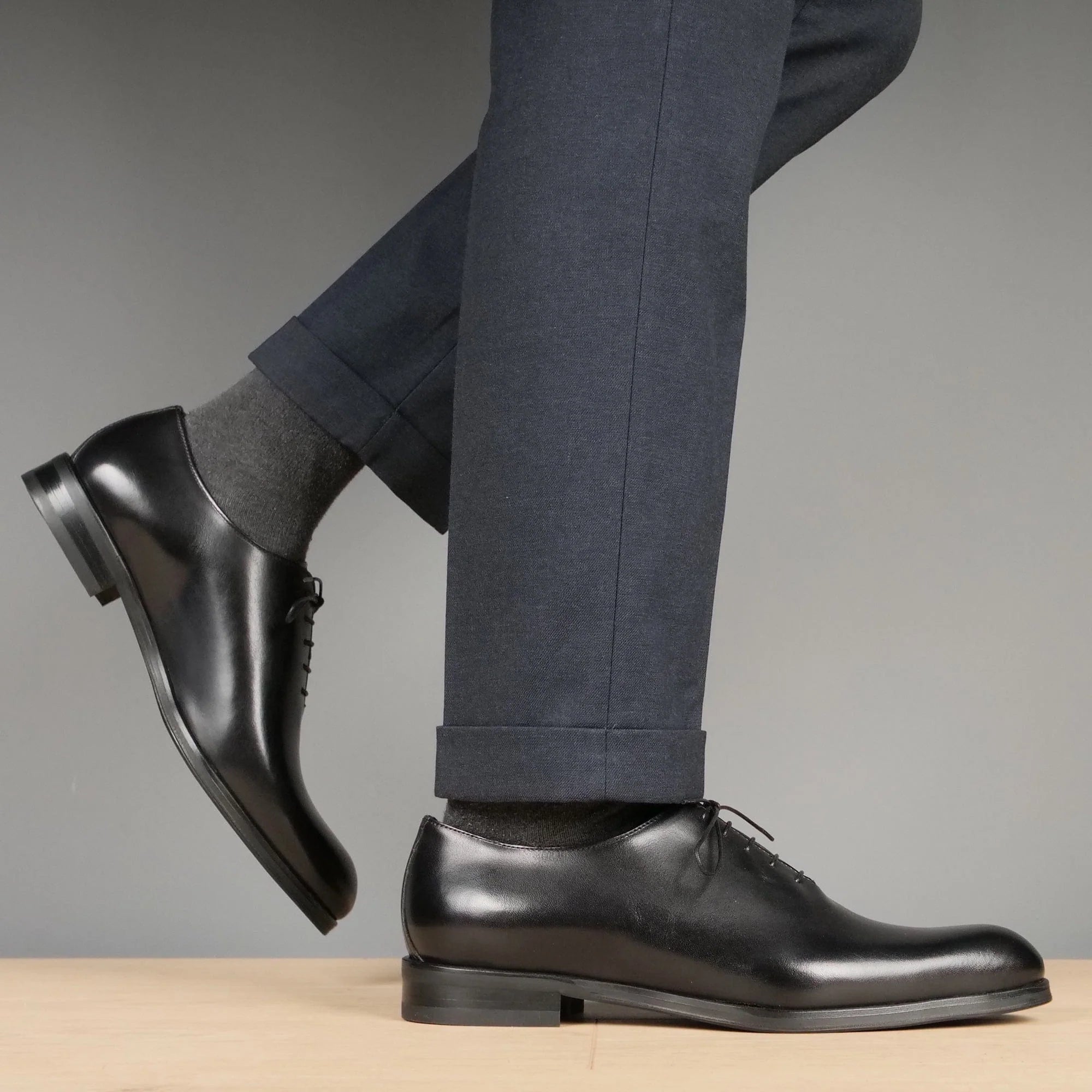 Elegant black wholecut Oxford dress shoes for men for office and formal wear