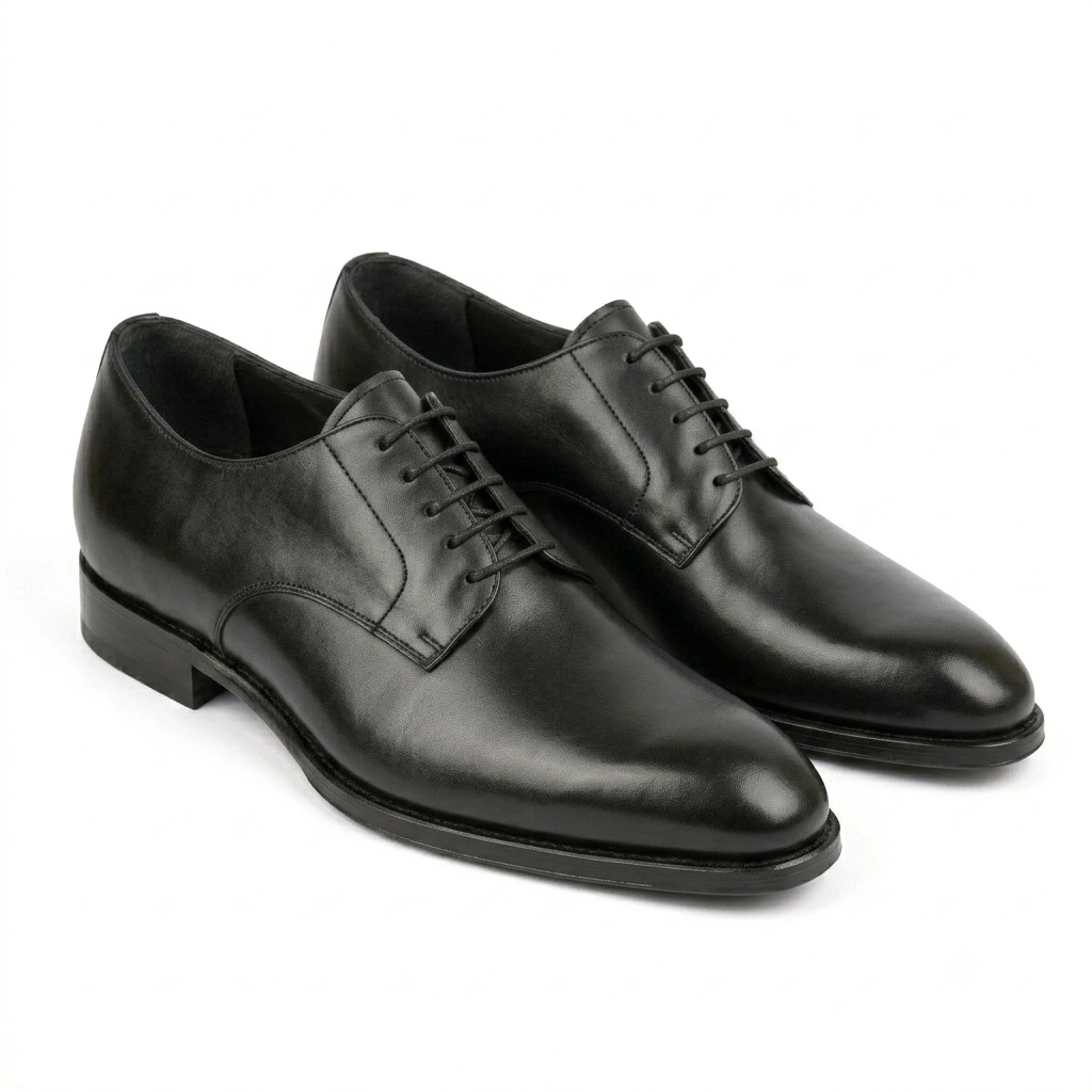 Black leather Oxford shoes for men with classic lace-up design