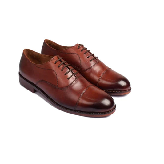 Captoe lace-up Italian leather shoes – close-up of toe cap and stitching