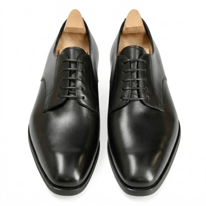 Front view of black polished Oxford formal shoes for men