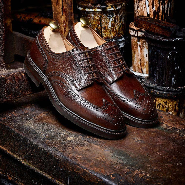 Elegant Metaher leather shoes for men in a timeless design