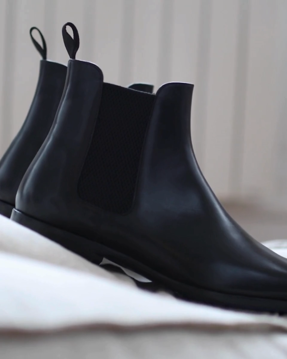 HENRY Black leather men Chelsea boots